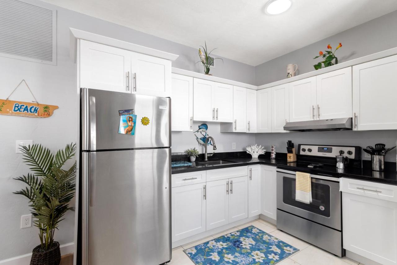 Ensuite Apt On Collins Ave Маями Бийч Екстериор снимка